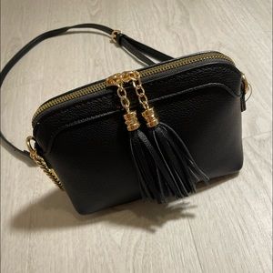 Woman’s cross body purse
